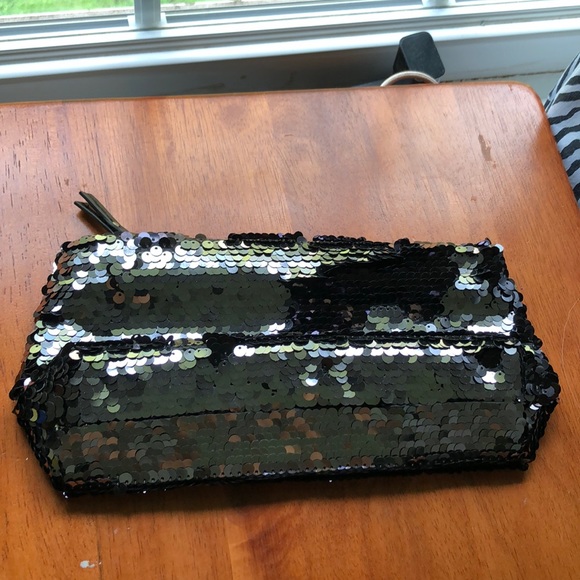 Small clutch from Victoria’s Secret - Picture 2 of 3